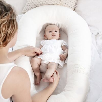 Nido de bebé Lalizou de algodón orgánico blanco con bordados