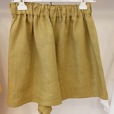 shorts with oil green elastic
