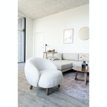 Savona Lounge Chair - Chaise longue en faux cuir d'agneau blanc avec pieds aspect noyer 2