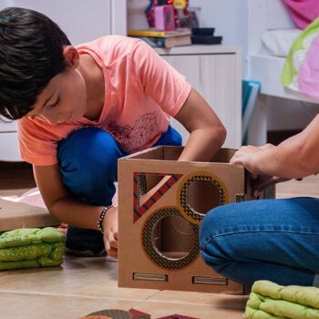 Coffre à jouets Montessori avec attaches de formes Playpotai Shapes - Rouge 2