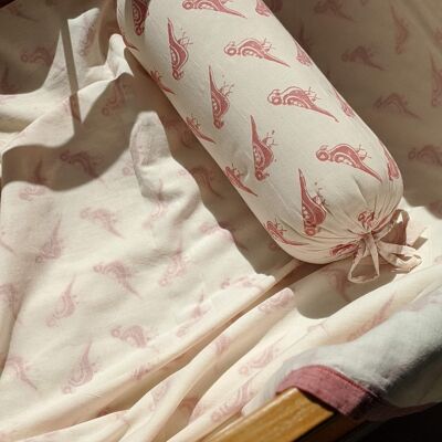 Cuscino con uccellino rosa
