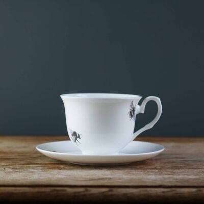 Taza de té y platillo de porcelana fina de Bumble & Bee