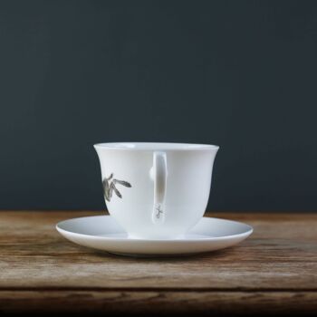 Tasse à thé et soucoupe en porcelaine fine Lièvre courant 2