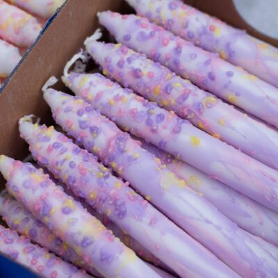Bougies coniques - gouttes de confettis violets