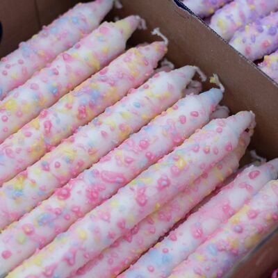 Bougies coniques - confettis arc-en-ciel