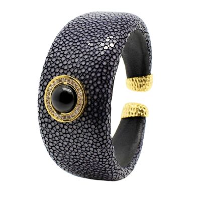 Wide bracelet in black Galuchat with black onyx