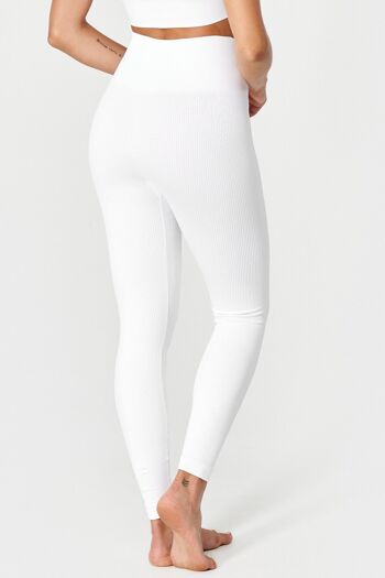 Beyond Legging Luxe Rib en Blanco 2