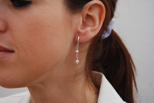 Silver 925 earrings with pearls.