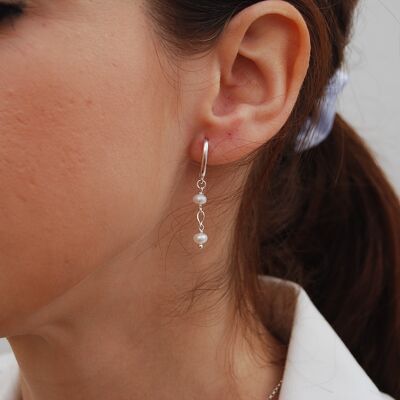 Silver 925 earrings with pearls.
