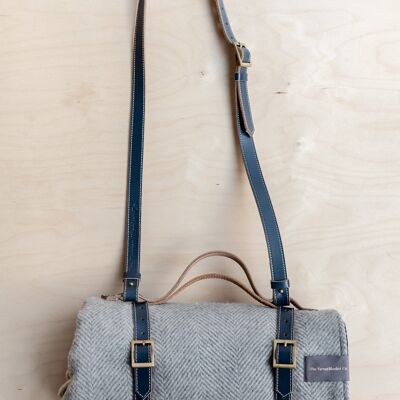 Leather Picnic Carrier with Shoulder Strap - Navy Leather
