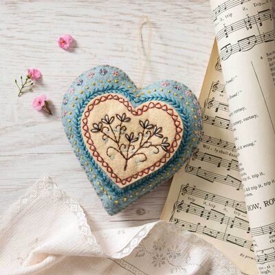 Kit de artesanía de fieltro de corazón bordado