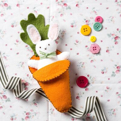 Coniglietto in mini kit artigianale in feltro di carota