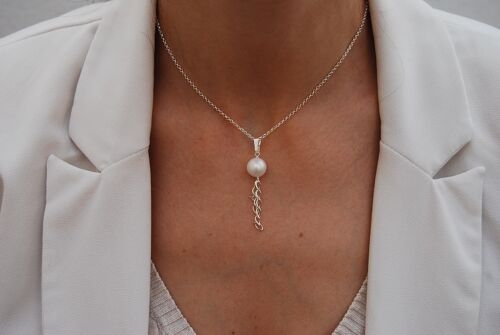 Silver 925 necklace with pearl.