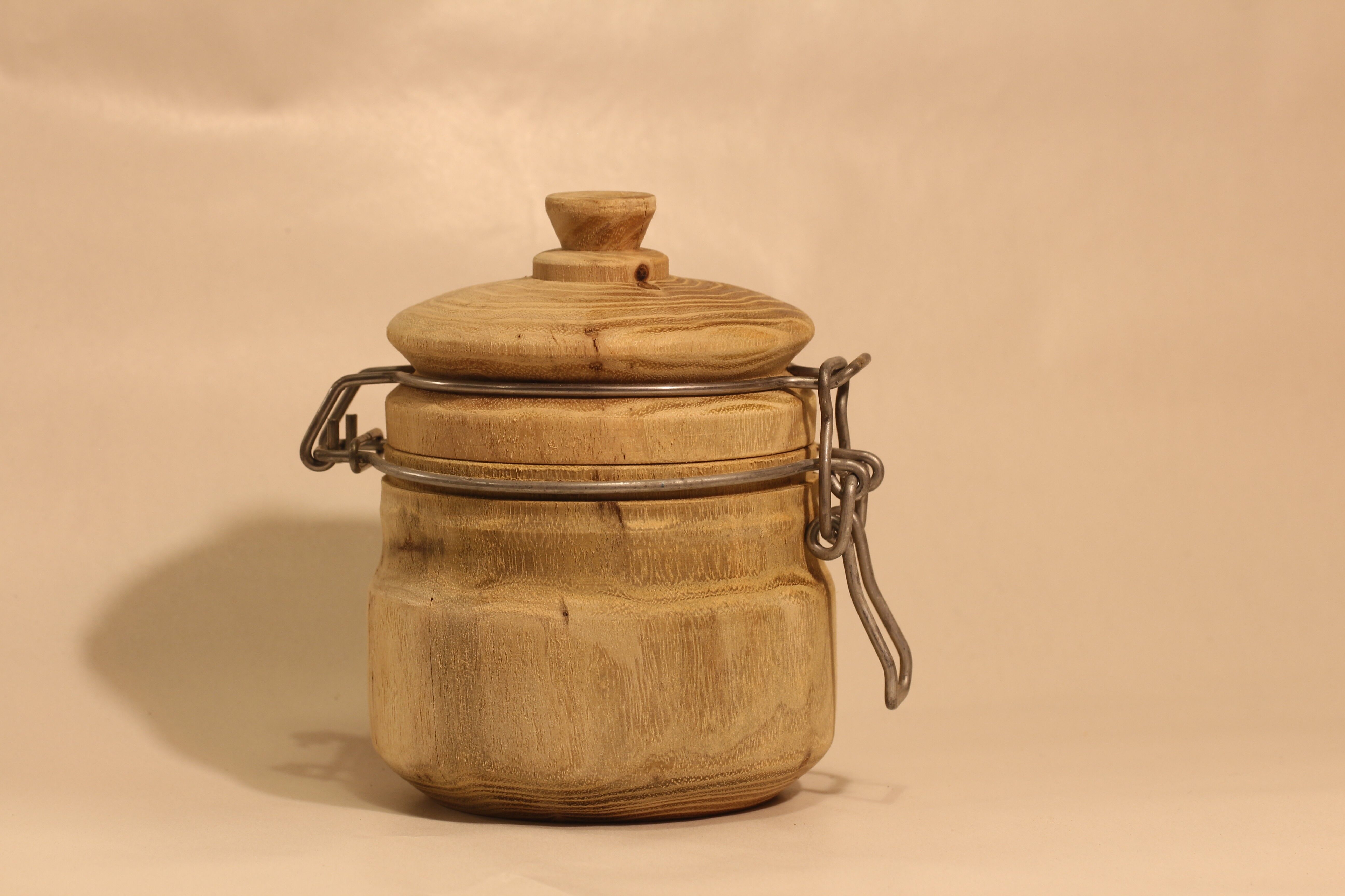 Barattolo con coperchio chiudibile a chiave