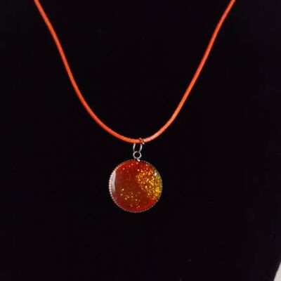 Collier orangé et doré