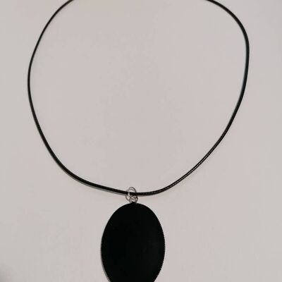 Collier ovale noir