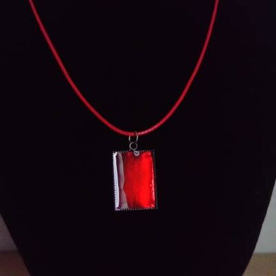 Collier rectangle rouge