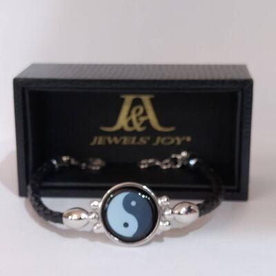 Yin and Yang agate cameo bracelet