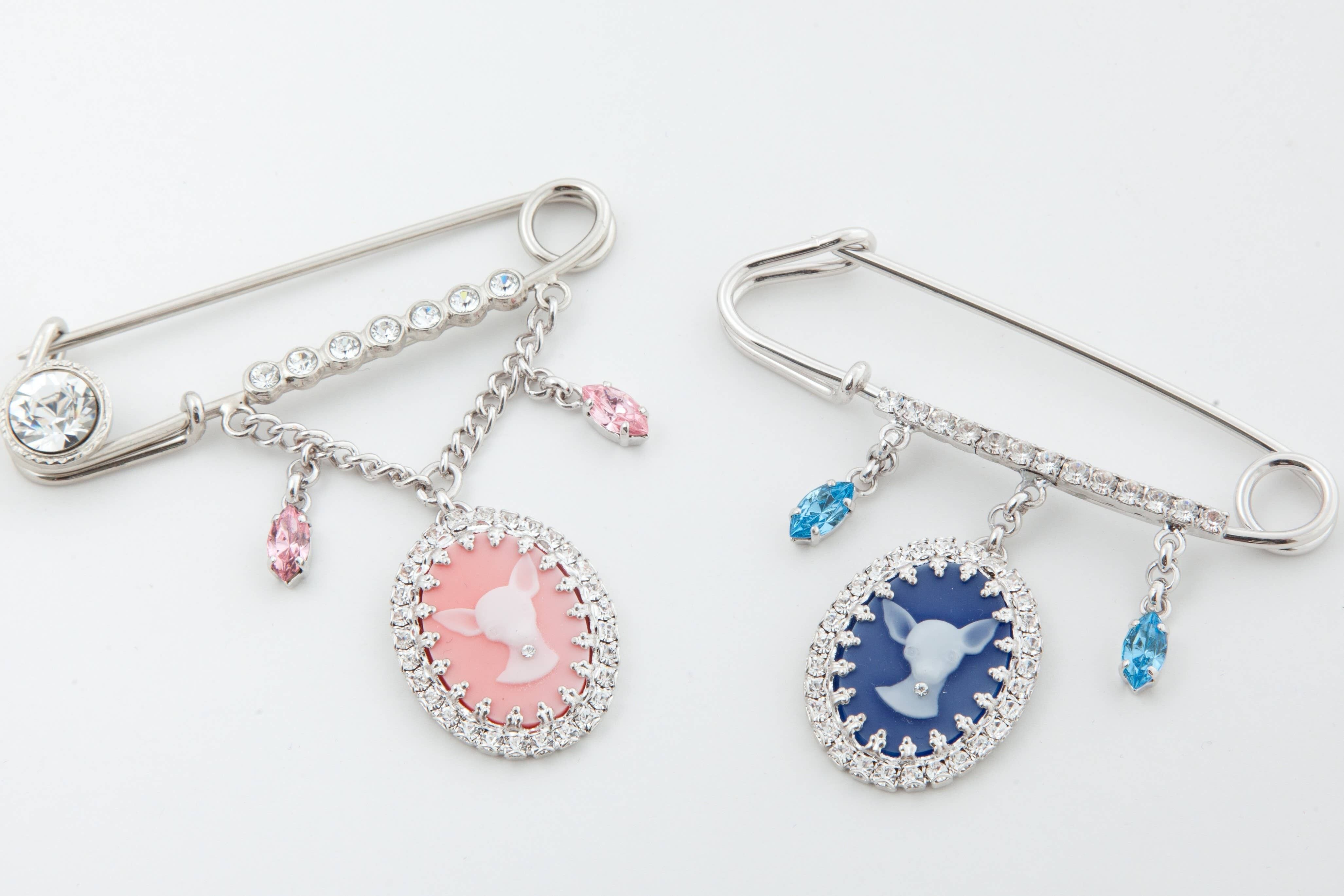 Spilla con cammeo chihuahua