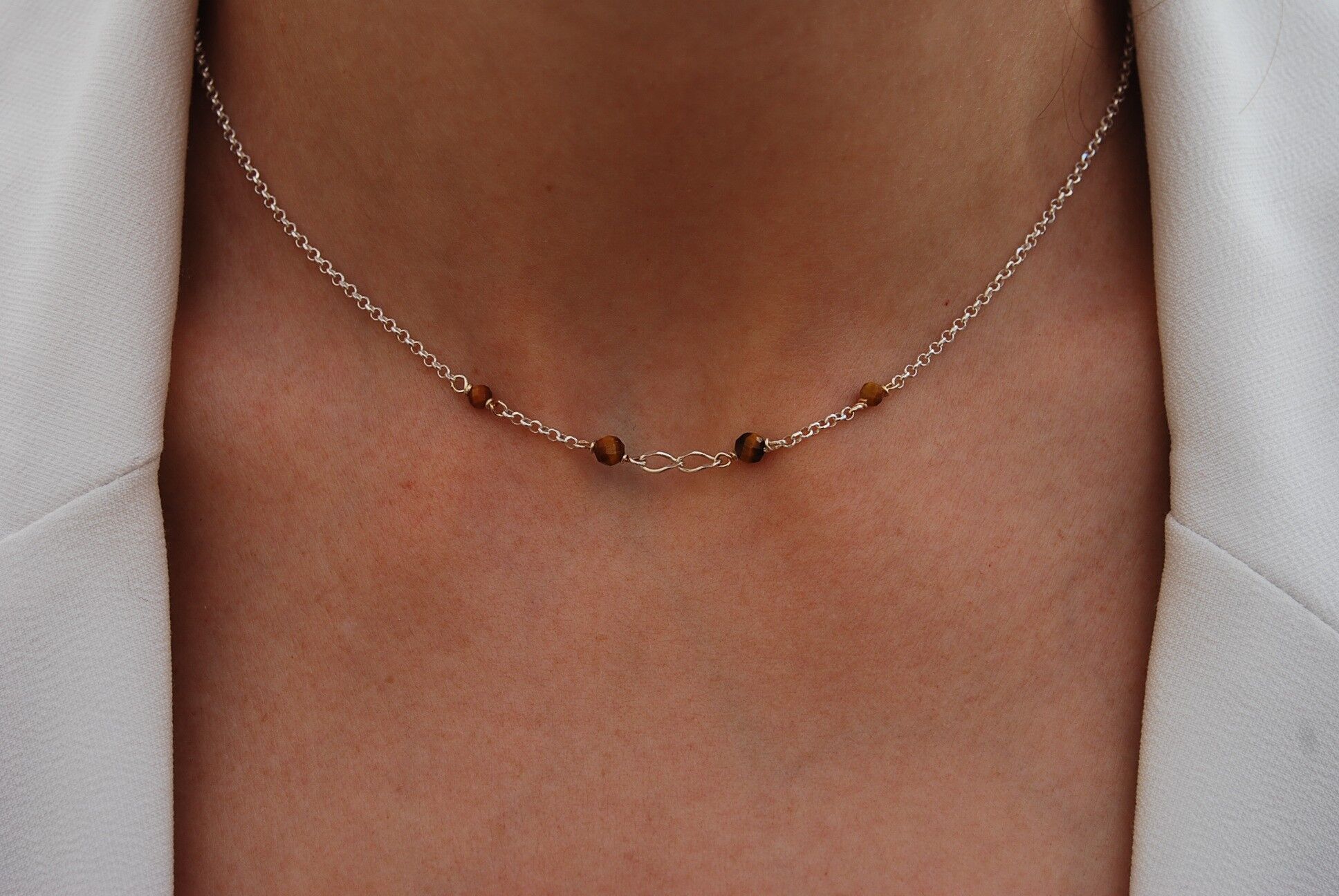 Collana in argento sterling con occhio di tigre.