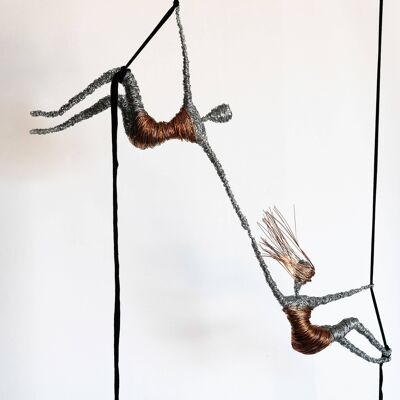 Esculturas de alambre de figura de mujer de yoga aéreo, juego de 2 aéreos