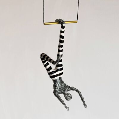 Sculpture d'art moderne d'acrobate de cirque, décor de sculpture