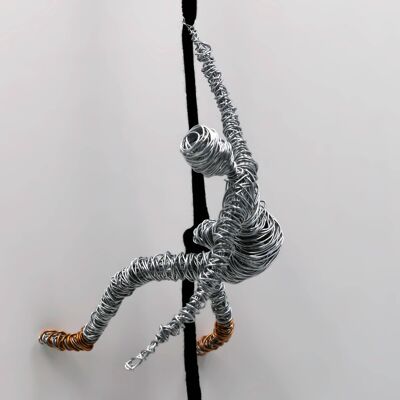 Figura rampicante Arte della parete in metallo, cavo di cotone appeso a parete con scultura in filo