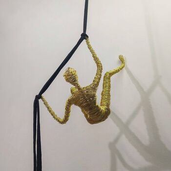 Sculpture murale dorée, cordon en coton Climb Man 4