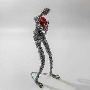Figure de fil d'amour, sculpture moderne de coeur rouge 3