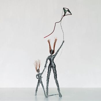 Sculpture Maman et Fille au Cerf-Volant, Art Contemporain 3