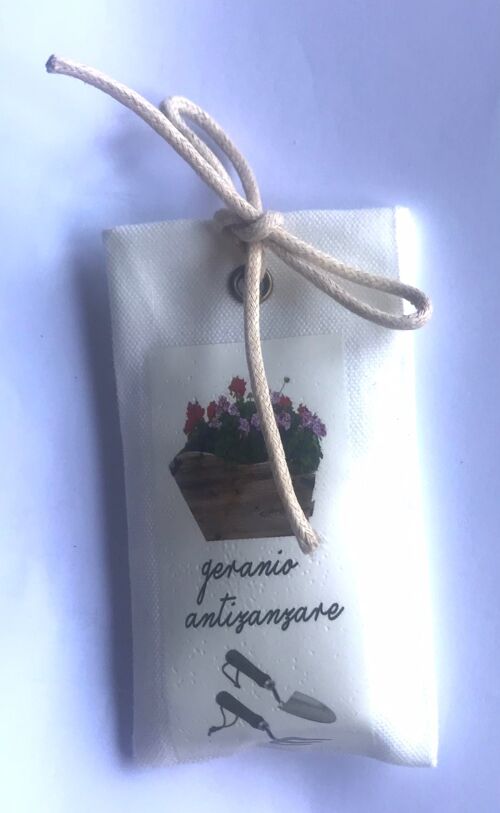 Miniature di cera profumata_Geranium and virginia cedar fragrance