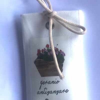 Miniature di cera profumata_Geranium and virginia cedar fragrance