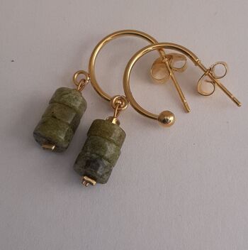 Boucle d'oreille demi cercle pierre gemme serpentine disque olive 1