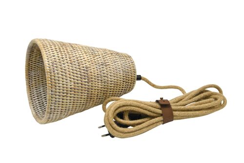 Lampe Balad à poser ou à suspendre, rotin blanchi et cordon tissus