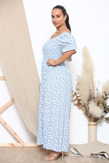 Robe fleurie à volants et épaules dénudées bleu bébé 2