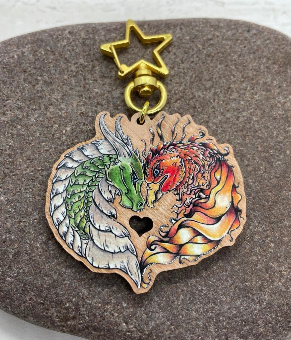 Encanto de madera de cerezo estampado Dragon Phoenix Love de 2"