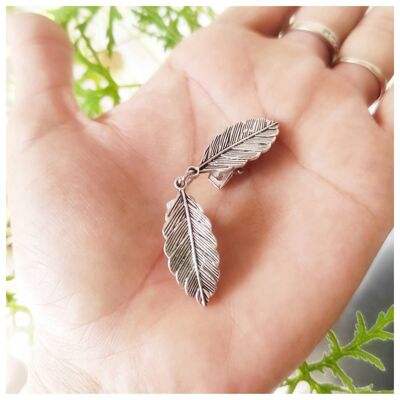 Small brooch for jacket, jacket closure, silver feather closure, jacket clip closure, feather brooch, useful gift for women 40