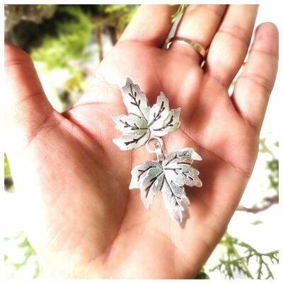 Brooch for jackets, silver clasp leaf, clasp buckle for ponchos, kimono clasp, gift for women, jacket accessories, gift for clients, jacket accessory