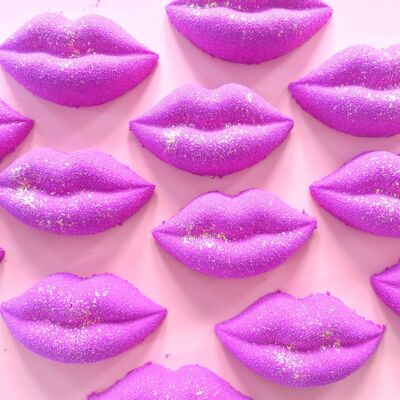 Luscious Lips Bath Bomb in Snow Fairy Fragrance