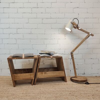 Brown wooden floor lamp, La Santa with off-white spotlight