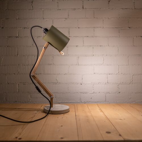 Lámpara de escritorio de madera color café, Spielberg con foco verde comarca