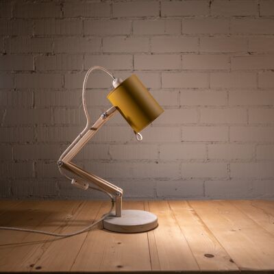 Lámpara de escritorio de madera natural, Spielberg con foco amarillo mostaza