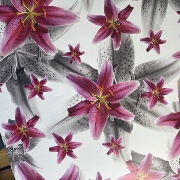 Ensemble d'emballages cadeaux et d'étiquettes Pink Lily - papier d'emballage de fleurs 2