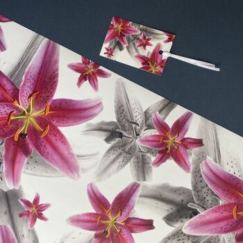 Ensemble d'emballages cadeaux et d'étiquettes Pink Lily - papier d'emballage de fleurs 3
