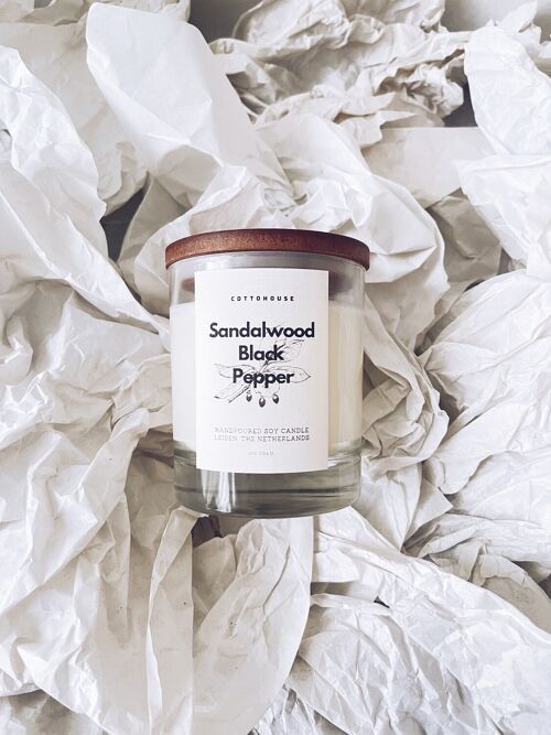 Sandalwood | Black pepper -Wooden wick candle