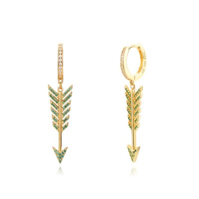 Arrow hoop earrings - 13+27 mm - green zirconia - gold plated
