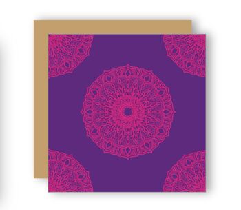 Mandala motif rose et violet