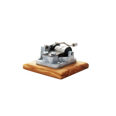 Wooden music box with hand crank "O Tannenbaum"