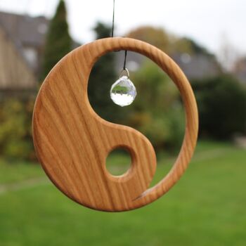 Décoration de fenêtre Yin Yang en bois avec suspension en cristal 2