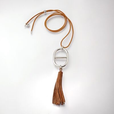 Lange Halskette aus Strick und Bommel in Marineblau